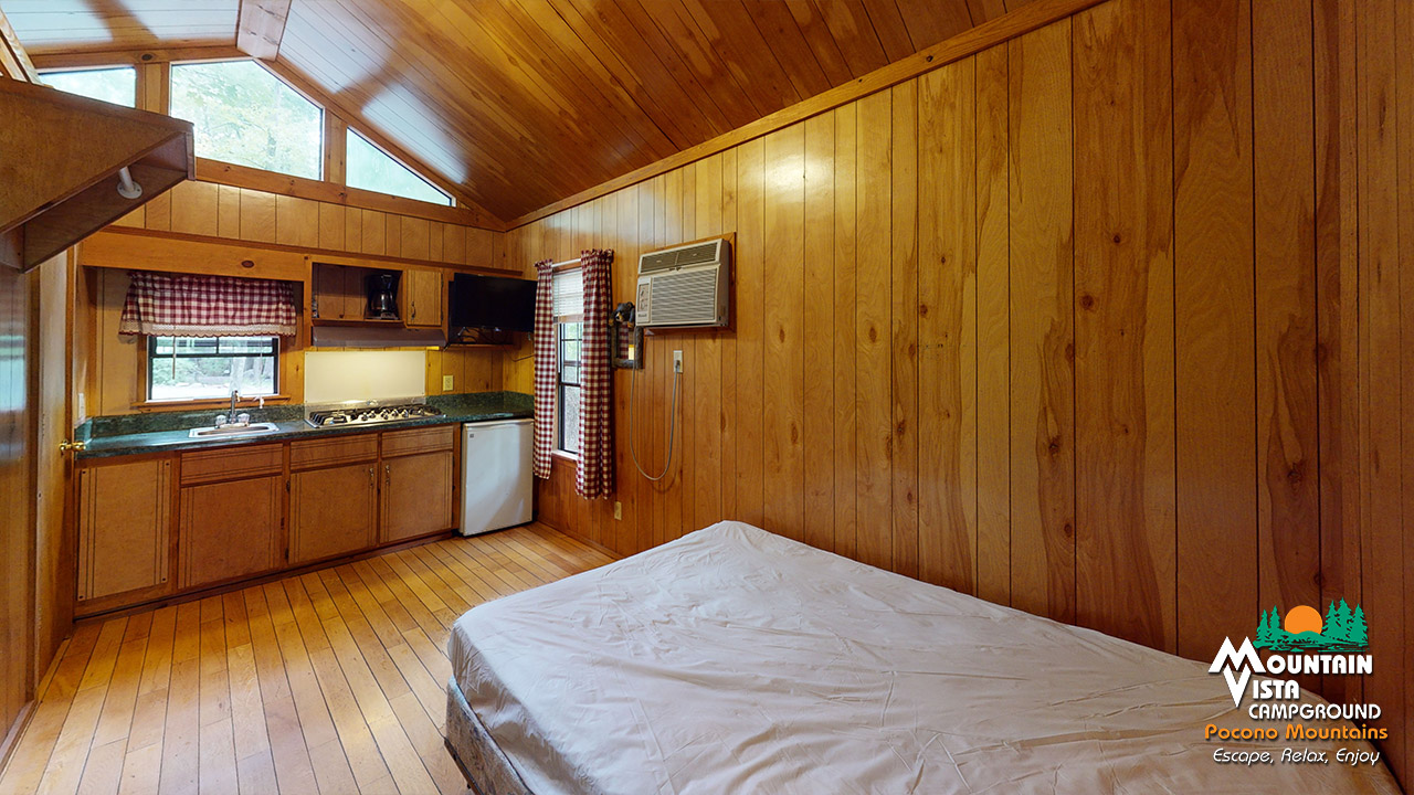 DELUXE STUDIO CABIN
