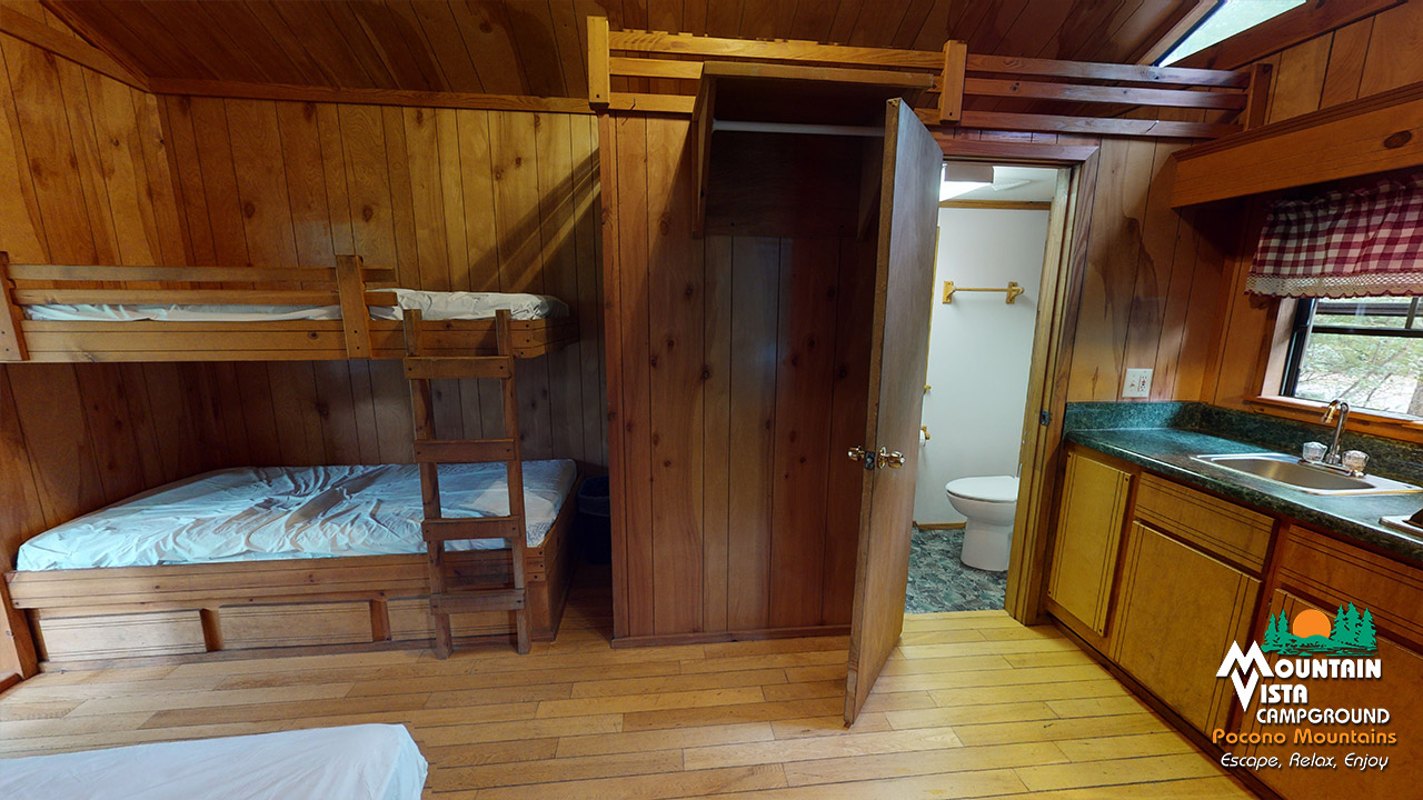 DELUXE STUDIO CABIN