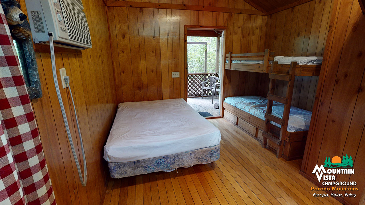 DELUXE STUDIO CABIN