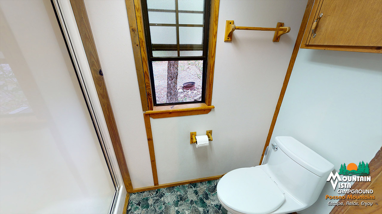 DELUXE STUDIO CABIN