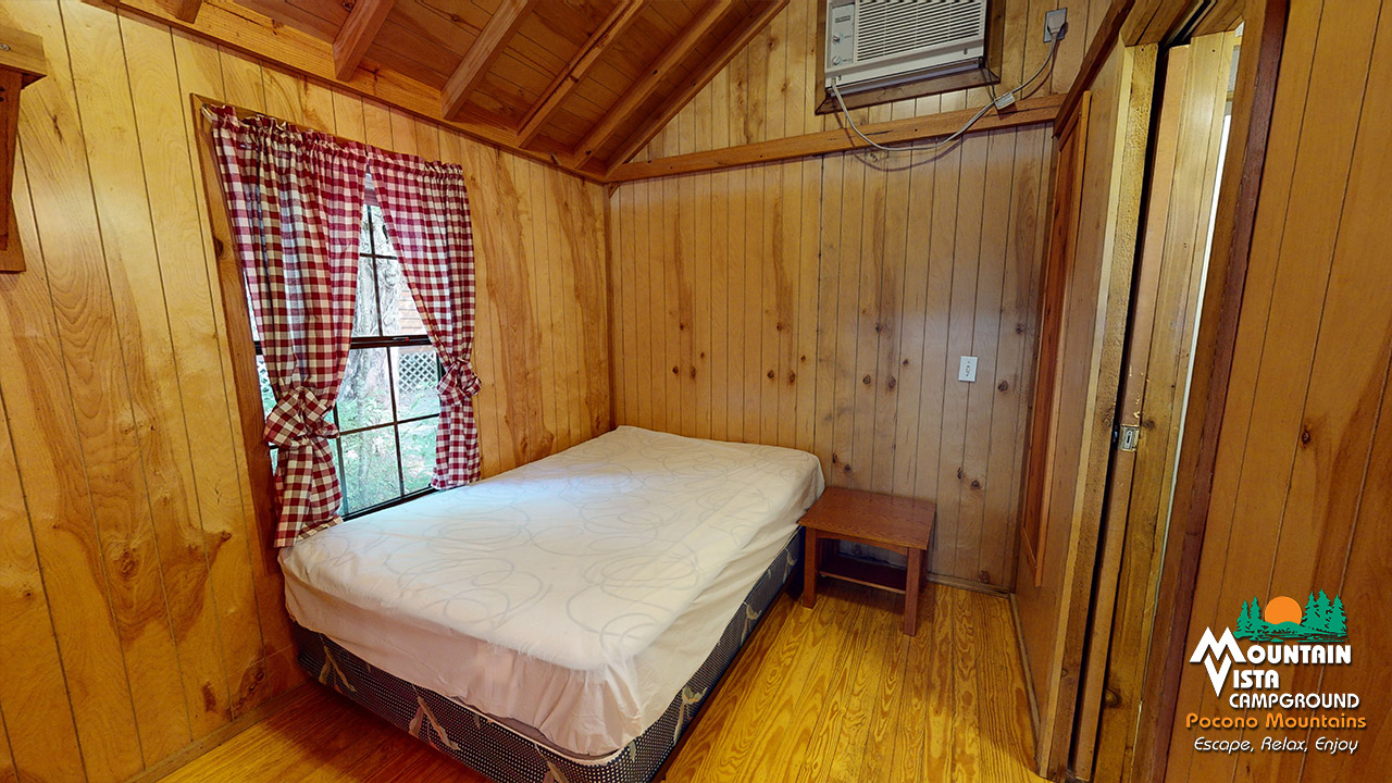 DELUXE 1-BEDROOM CABIN #1