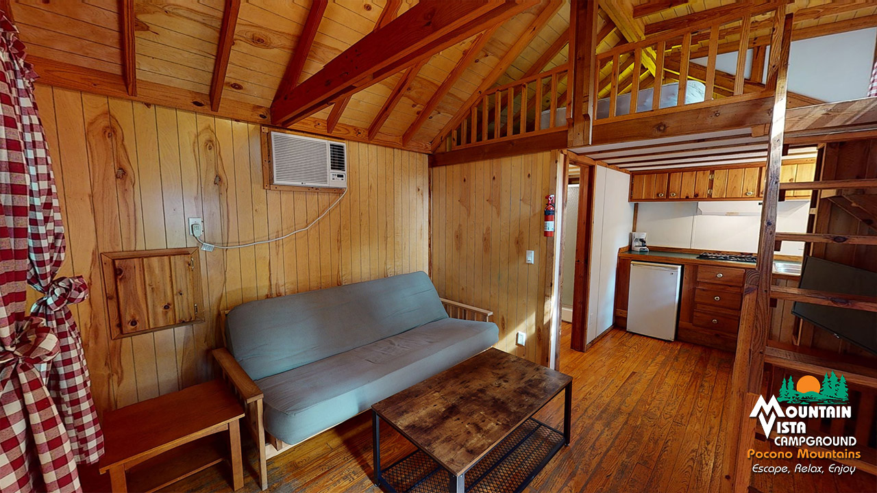 DELUXE LOFT CABIN