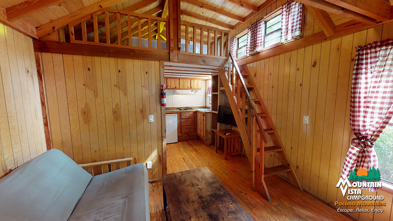 DELUXE LOFT CABIN