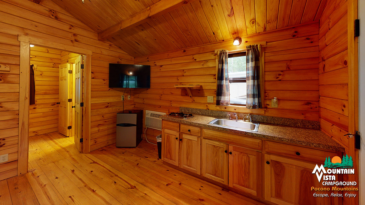 DELUXE 1-BEDROOM CABIN #2